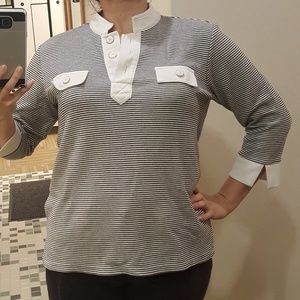 Classic staple Black & White top